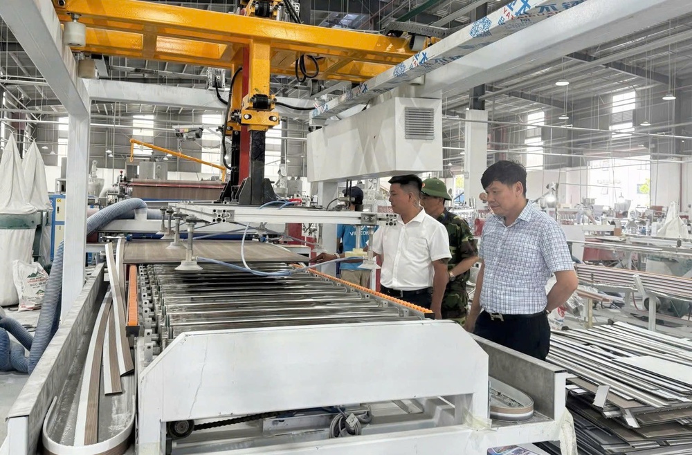Nghệ An đặt mục tiêu có tới 32.000 doanh nghiệp hoạt động hiệu quả - Ảnh 2.