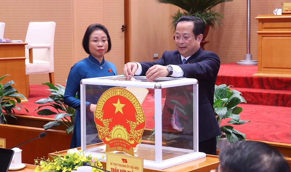 Hà Nội bầu bổ sung 2 Phó Chủ tịch UBND thành phố - Ảnh 4.