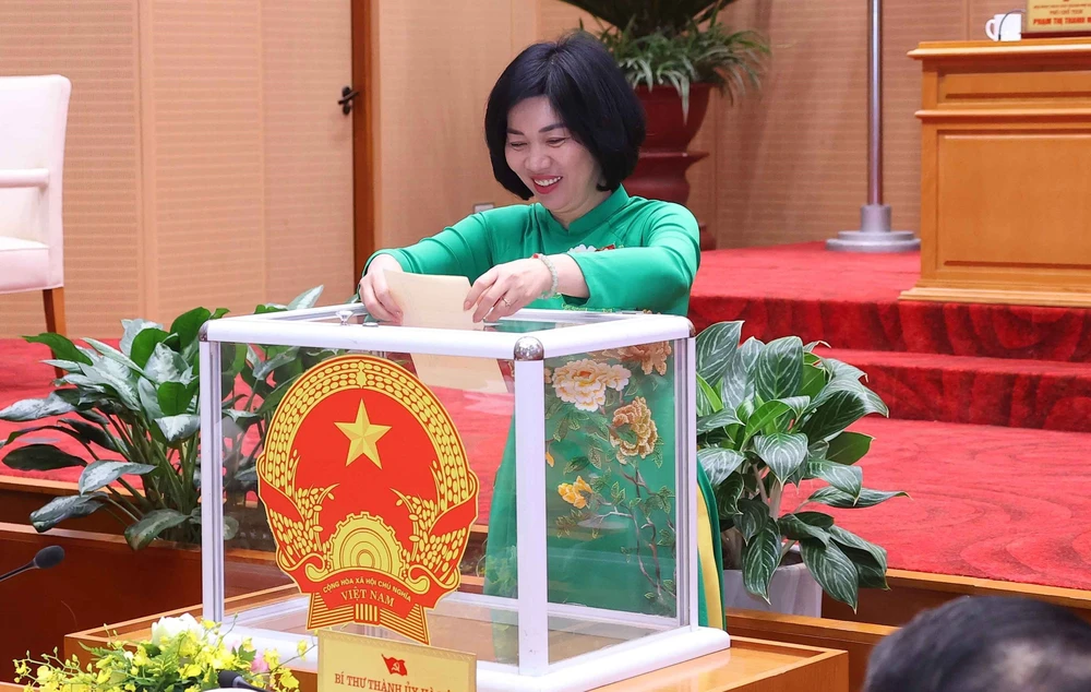 Hà Nội bầu bổ sung 2 Phó Chủ tịch UBND thành phố - Ảnh 5.
