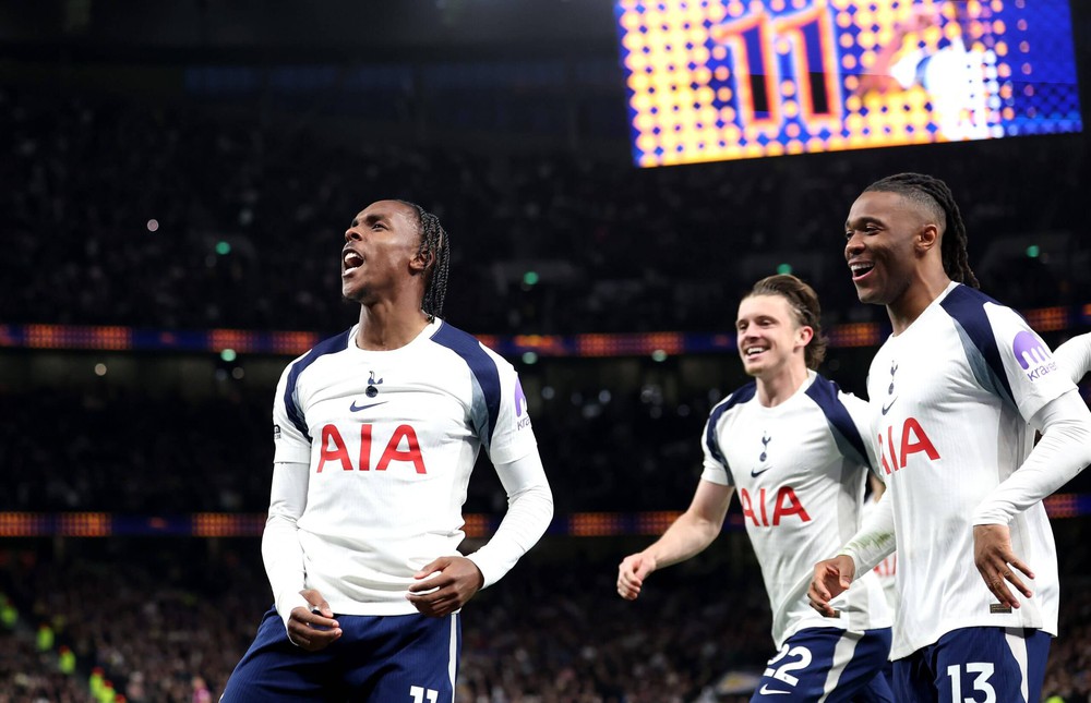 Tottenham chìm trong cuộc chiến trụ hạng: Sống trong sự sợ hãi - Ảnh 1.