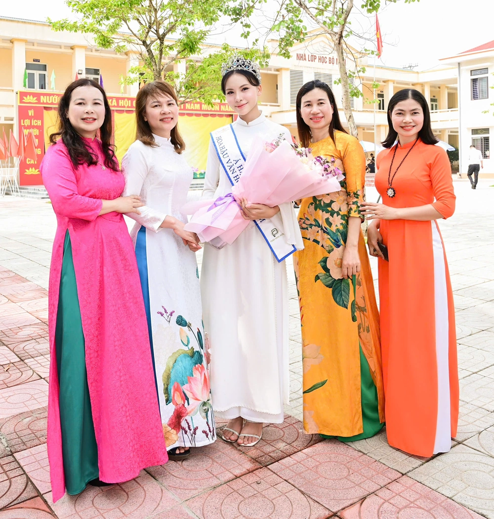 Á hậu Thu Trúc tri ân trường cũ trước giờ dự thi quốc tế - Ảnh 4.