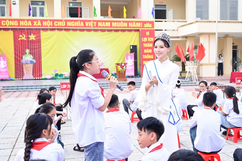 Á hậu Thu Trúc tri ân trường cũ trước giờ dự thi quốc tế - Ảnh 6.