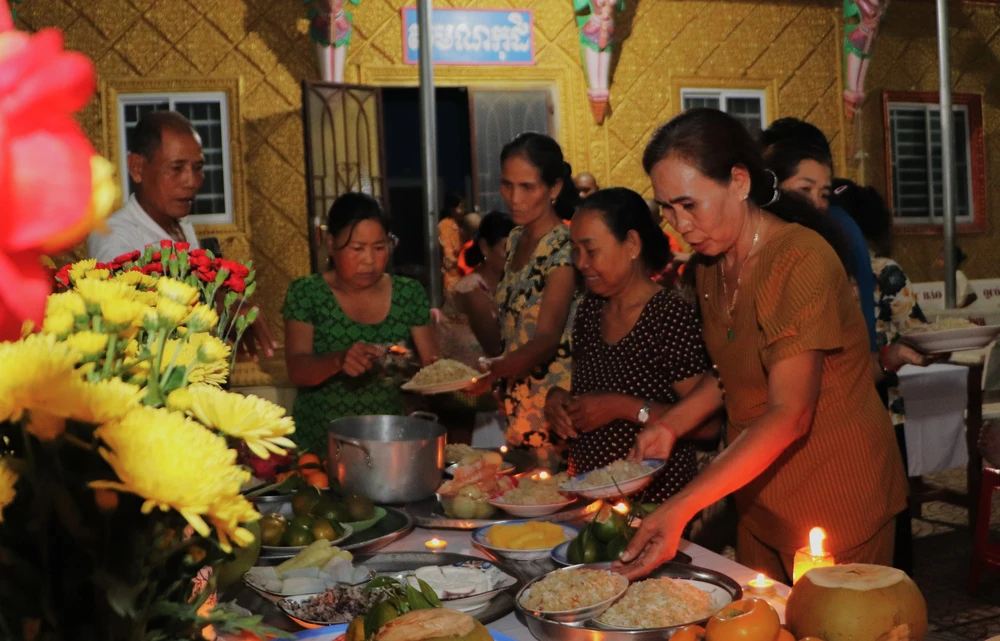 Cốm dẹp - "Hạt ngọc trời" thắt chặt tình phum sóc - Ảnh 6. Cốm dẹp - "Hạt ngọc trời" thắt chặt tình phum sóc - Ảnh 6.