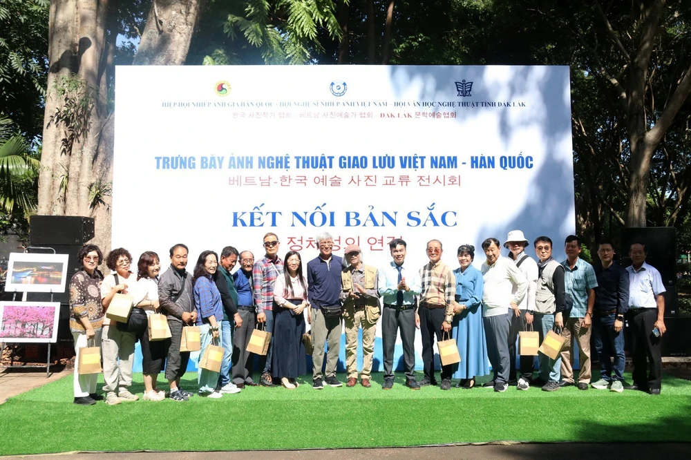 100 tác phẩm nhiếp ảnh được trưng bày “Kết nối bản sắc” Việt Nam - Hàn Quốc - Ảnh 6.