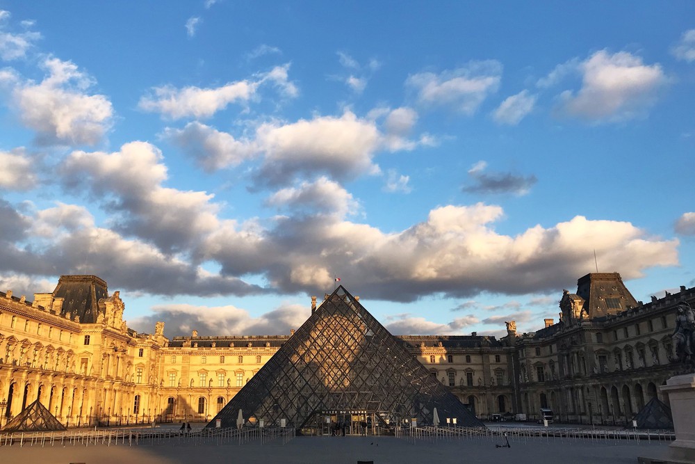 Pháp: Bắt giữ nghi phạm lên kế hoạch tấn công khủng bố nhằm vào Bảo tàng Louvre - Ảnh 1.