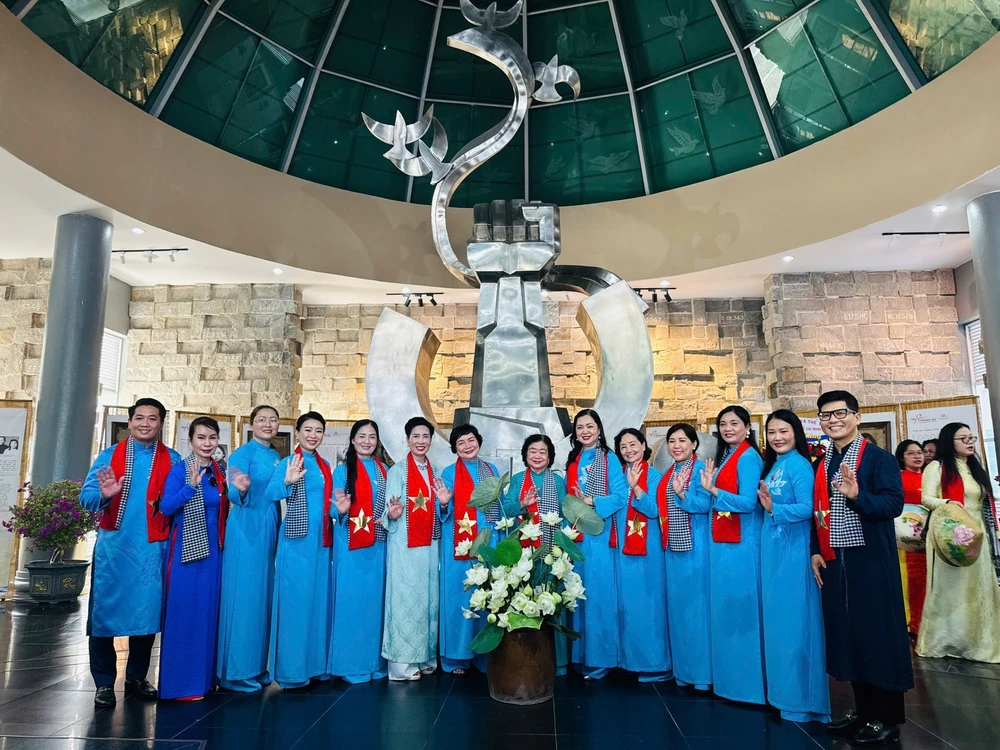 Triển lãm “Sen trong đá”: Tôn vinh vẻ đẹp kiên trung của các nữ tù chính trị tại Côn Đảo - Ảnh 7.