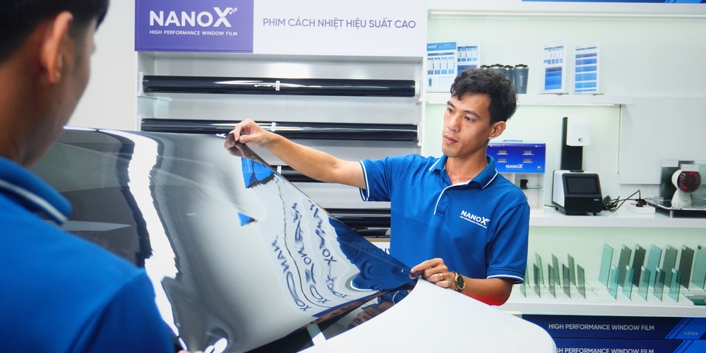 Dán phim cách nhiệt ô tô NanoX - Giải pháp tiết kiệm nhiên liệu mùa nắng nóng - Ảnh 5. Dán phim cách nhiệt ô tô NanoX - Giải pháp tiết kiệm nhiên liệu mùa nắng nóng - Ảnh 5.