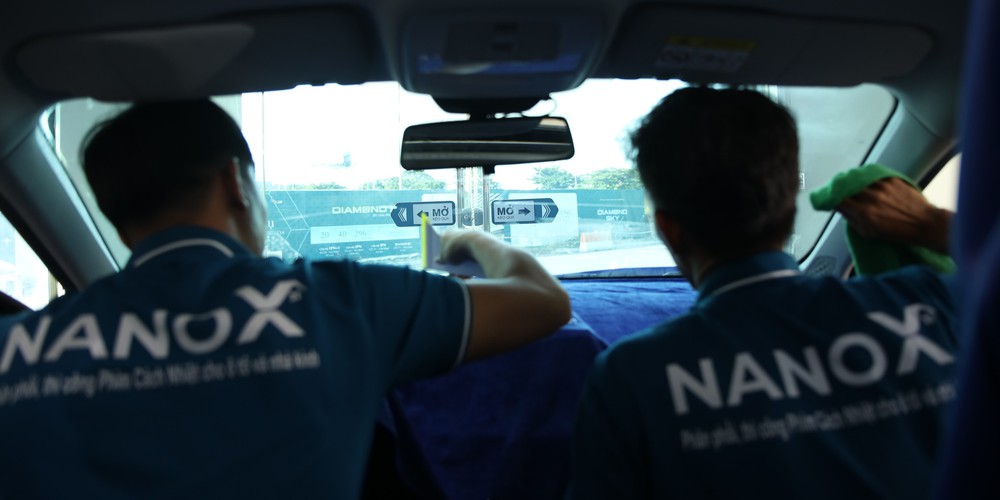 Dán phim cách nhiệt ô tô NanoX - Giải pháp tiết kiệm nhiên liệu mùa nắng nóng - Ảnh 4. Dán phim cách nhiệt ô tô NanoX - Giải pháp tiết kiệm nhiên liệu mùa nắng nóng - Ảnh 4.