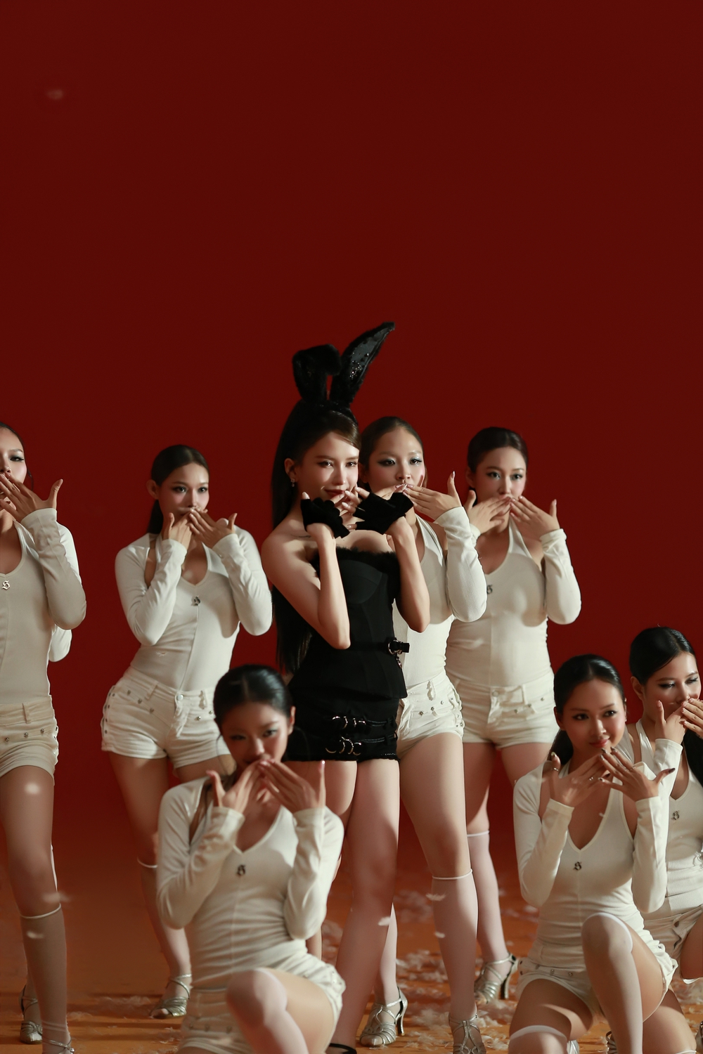 Thiều Bảo Trâm trở lại với nhạc dance, mở màn mini album thứ 2 bằng single “Thỏ săn mồi” - Ảnh 3. Thiều Bảo Trâm trở lại với nhạc dance, mở màn mini album thứ 2 bằng single “Thỏ săn mồi” - Ảnh 3.