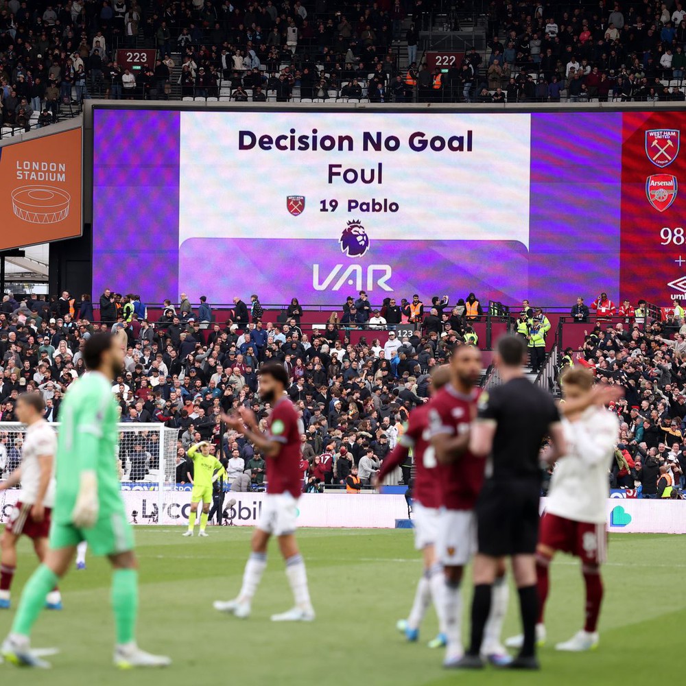Công bố toàn bộ đoạn băng gây tranh cãi: Tại sao West Ham bị tước "bàn thắng vàng" trước Arsenal? - Ảnh 4.
