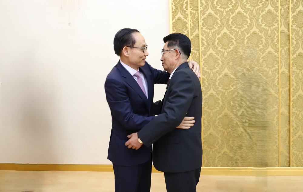 Đặc phái viên của Tổng Bí thư, Chủ tịch nước Tô Lâm, đồng chí Lê Hoài Trung, Ủy viên Bộ Chính trị, Bộ trưởng Bộ Ngoại giao thăm Triều Tiên - Ảnh 1.
