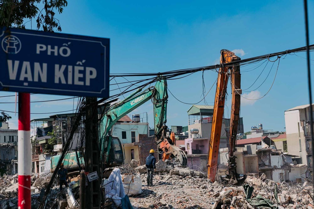Cận cảnh phố Vạn Kiếp - giải phóng mặt bằng phục vụ dự án cầu Trần Hưng Đạo - Ảnh 1.