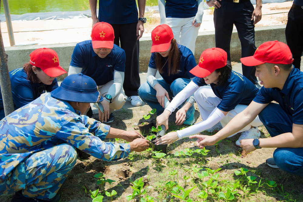 Ba lần tới Trường Sa và hành trình gieo những mầm xanh nơi đảo tiền tiêu - Ảnh 3.