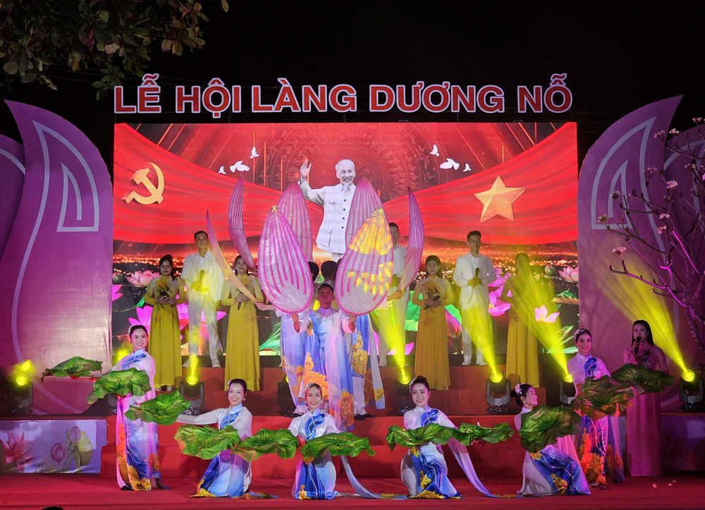 Khai mạc Lễ hội làng Dương Nỗ - nơi Bác Hồ sinh sống, học tập thời niên thiếu - Ảnh 1. Khai mạc Lễ hội làng Dương Nỗ - nơi Bác Hồ sinh sống, học tập thời niên thiếu - Ảnh 1.