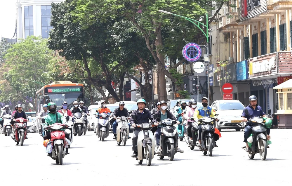 Dự báo thời tiết ngày 15/5: Nắng nóng gay gắt bao trùm Bắc và Trung Bộ, có nơi trên 38 độ C - Ảnh 1.