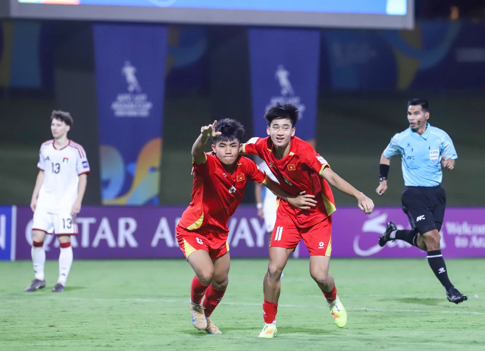 HLV Roland và những ngôi sao biết định đoạt trận đấu cho U17 Việt Nam - Ảnh 1.