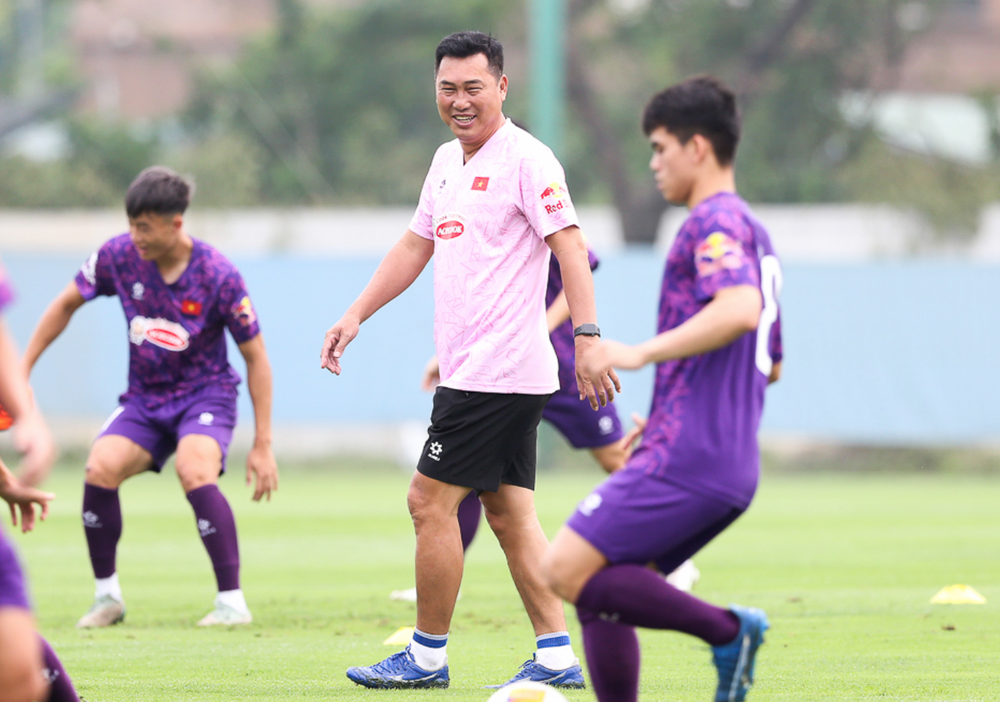 Becamex TP.HCM thay HLV lần thứ 4 mùa này, V-League 2025/26 lập "kỷ lục buồn" - Ảnh 1.