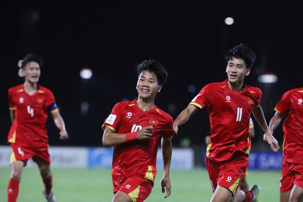 U17 Việt Nam dự World Cup và dấu ấn thầm lặng của bầu Hiển - Ảnh 1.
