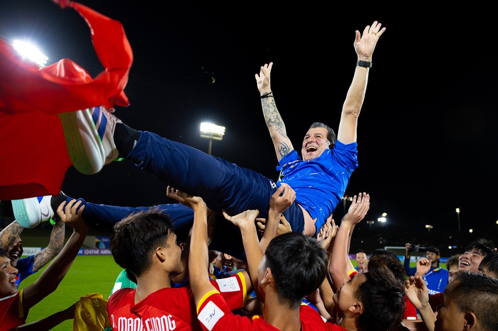 U17 Việt Nam dự World Cup và dấu ấn thầm lặng của bầu Hiển - Ảnh 2.