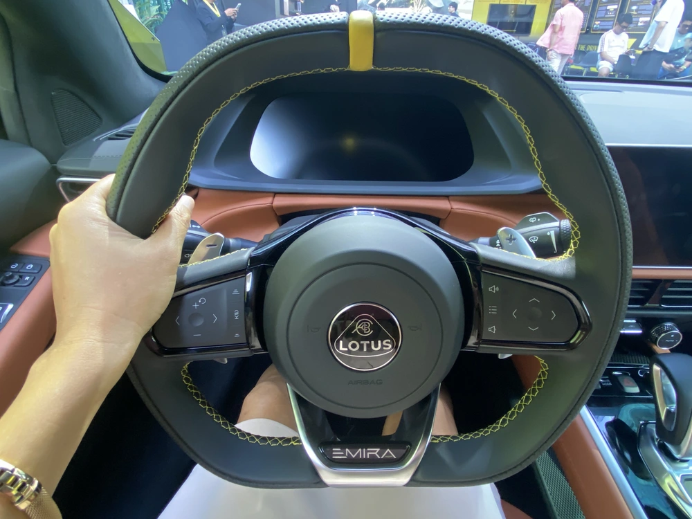 Cuộc đổ bộ của Lotus: Tuần đầu tiên gây "bão" - Ảnh 2.