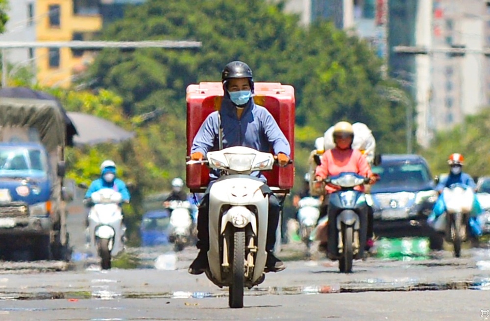 Dự báo thời tiết ngày 16/5: Miền Bắc vẫn nắng nóng; cảnh báo lũ quét ở Quảng Ngãi, Đồng Nai - Ảnh 1.
