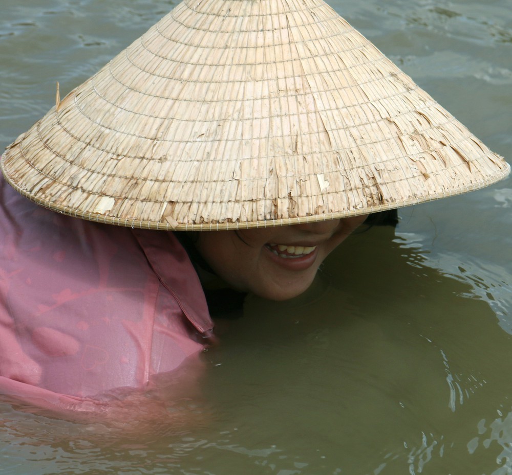Bắt hến trên kênh xáng Xà No, sinh kế dân dã giữa lòng miền Tây - Ảnh 4. Bắt hến trên kênh xáng Xà No, sinh kế dân dã giữa lòng miền Tây - Ảnh 4.