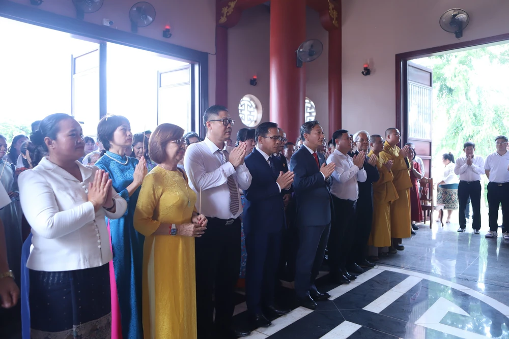 136 năm Ngày sinh Chủ tịch Hồ Chí Minh: Hành trình “Về nguồn theo dấu chân Chủ tịch Hồ Chí Minh” tại Lào - Ảnh 3.