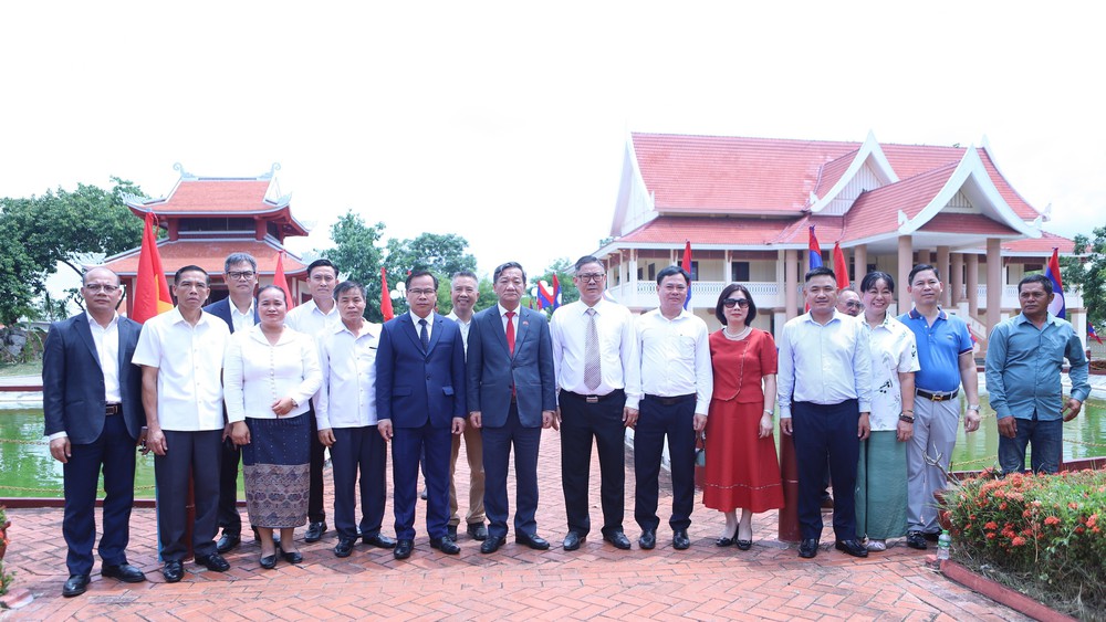 136 năm Ngày sinh Chủ tịch Hồ Chí Minh: Hành trình “Về nguồn theo dấu chân Chủ tịch Hồ Chí Minh” tại Lào - Ảnh 4.