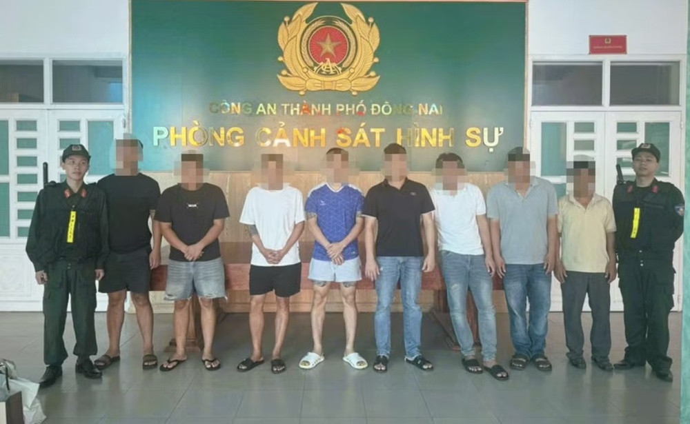 Triệt phá đường dây cá độ bóng đá trực tuyến quy mô lớn, giao dịch hơn 70 tỷ đồng/tháng - Ảnh 1.