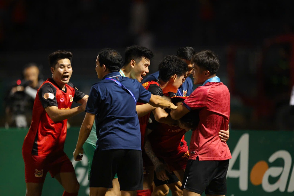 Thủ môn Văn Lâm: 'Với CLB Ninh Bình, chiến thắng là quan trọng nhất' - Ảnh 2.