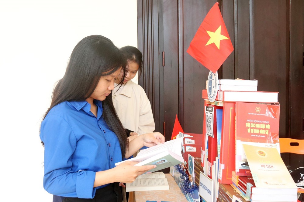 Khơi dậy khát vọng tuổi trẻ qua những trang sách viết về Chủ tịch Hồ Chí Minh - Ảnh 5.