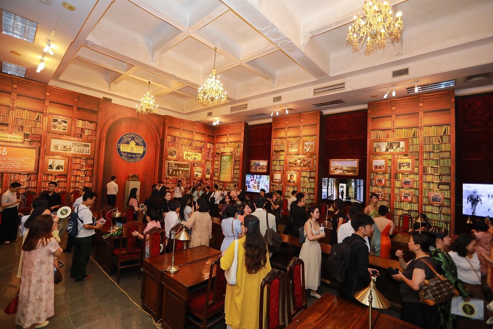 Khai mạc Triển lãm đặc biệt kỷ niệm 120 năm truyền thống Đại học Quốc gia Hà Nội - Ảnh 2.