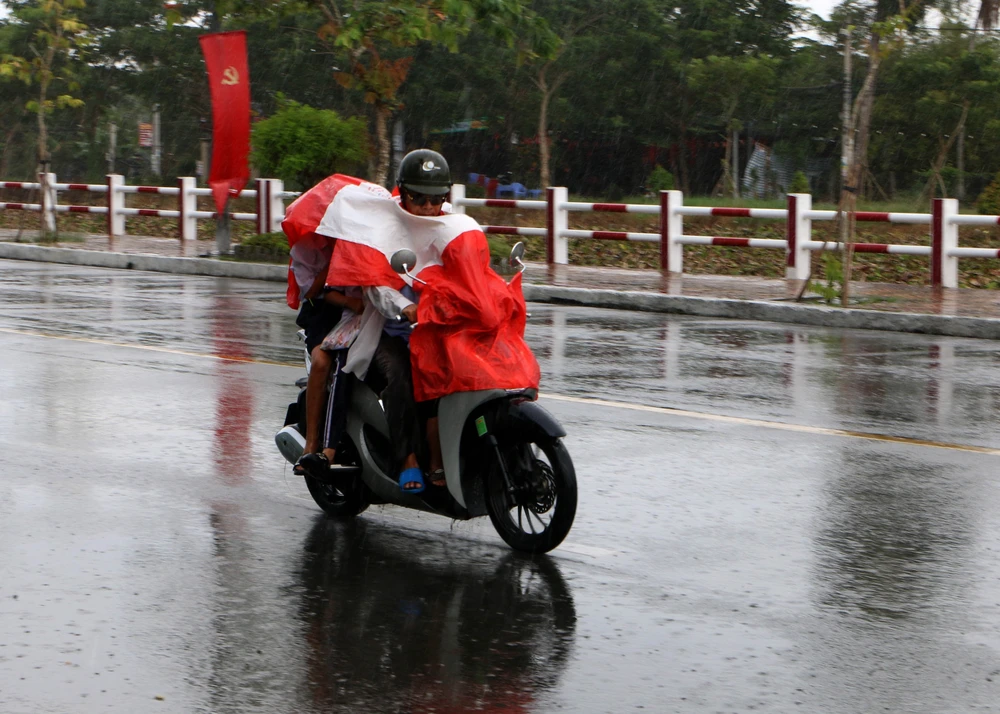 Thời tiết ngày 17/5: Mưa dông diện rộng cả 3 miền, đề phòng lốc sét - Ảnh 2. Thời tiết ngày 17/5: Mưa dông diện rộng cả 3 miền, đề phòng lốc sét - Ảnh 2.
