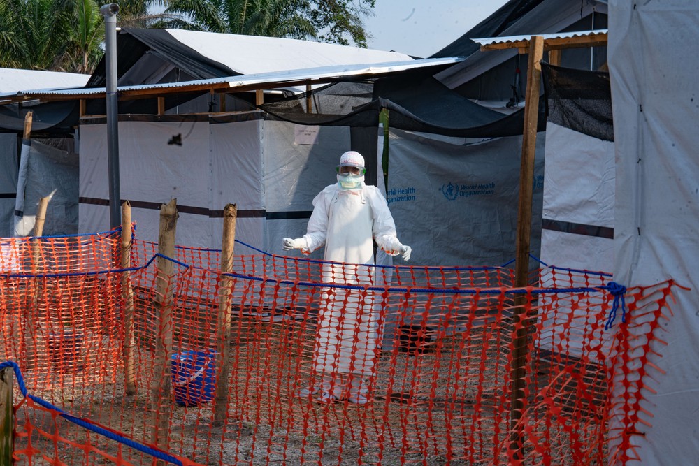 Bộ Y tế tăng cường giám sát trước nguy cơ dịch Ebola - Ảnh 2.