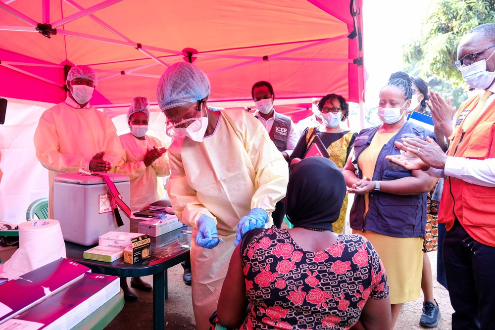 Bộ Y tế tăng cường giám sát trước nguy cơ dịch Ebola - Ảnh 1.