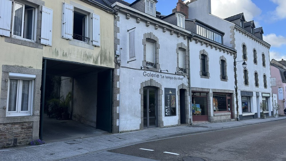 Pont-Aven – ngôi làng nơi nghệ thuật hòa cùng hương gió Bretagne - Ảnh 1.