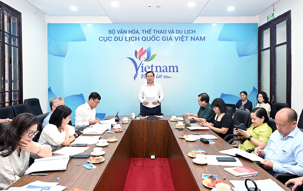 Cục Du lịch Quốc gia Việt Nam họp lấy ý kiến chuyên gia về Đề án “Phát triển du lịch trở thành ngành kinh tế mũi nhọn trong kỷ nguyên mới” - Ảnh 1.