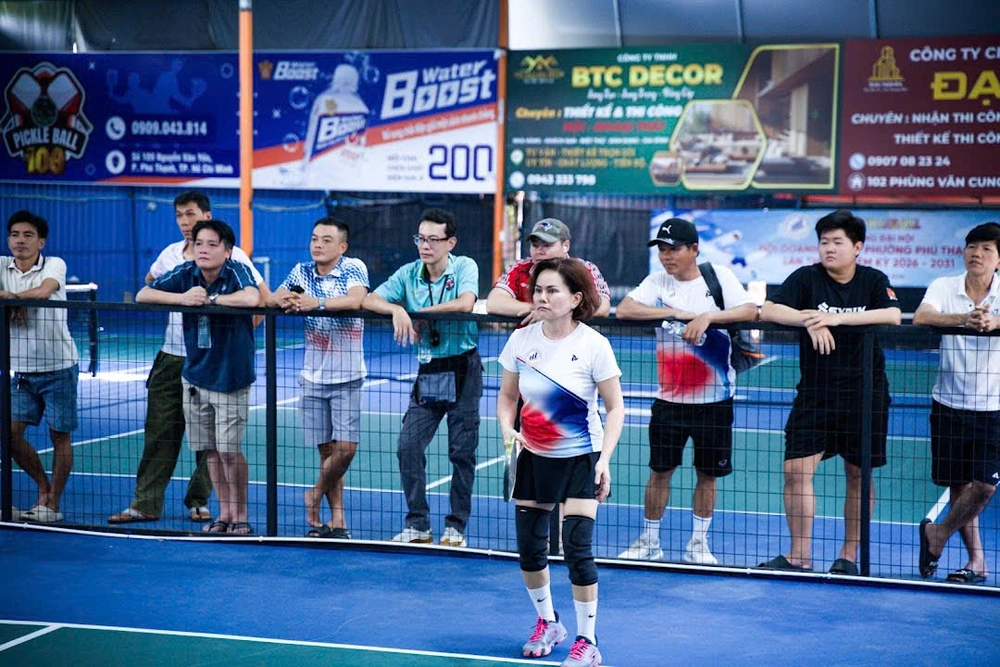 Pickleball vào tận ngõ ngách công sở - Ảnh 2.