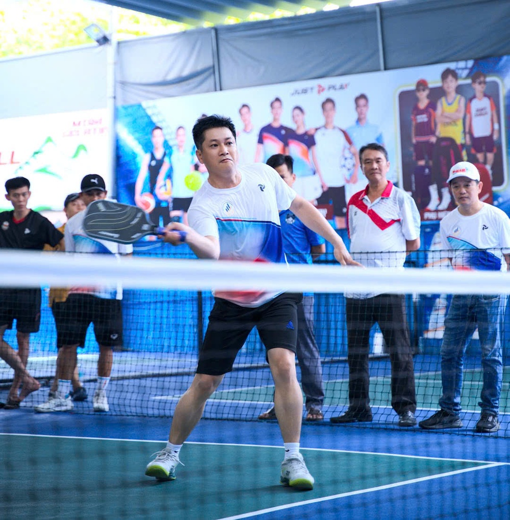Pickleball vào tận ngõ ngách công sở - Ảnh 3.