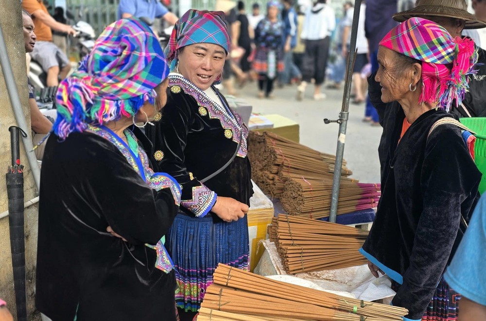 Chợ phiên - nơi lưu giữ nét đẹp văn hóa vùng cao Tây Bắc - Ảnh 10.