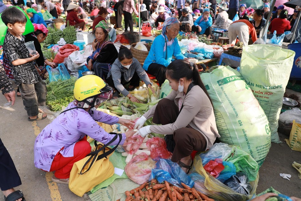 Chợ phiên - nơi lưu giữ nét đẹp văn hóa vùng cao Tây Bắc - Ảnh 8.