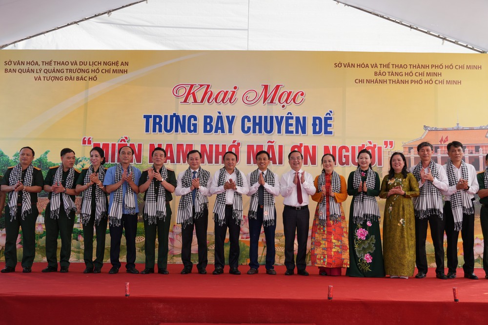Nghệ An: Trưng bày chuyên đề “Miền Nam nhớ mãi ơn Người” - Ảnh 4. Nghệ An: Trưng bày chuyên đề “Miền Nam nhớ mãi ơn Người” - Ảnh 4.