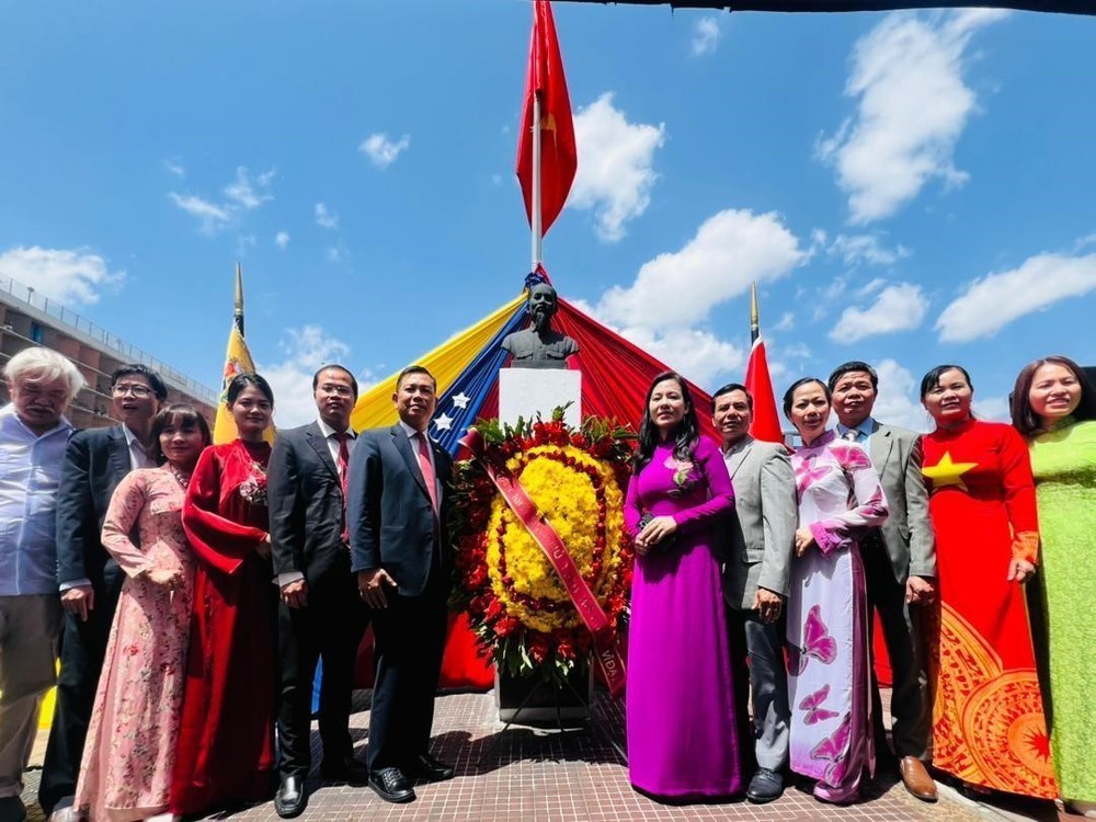136 năm Ngày sinh Chủ tịch Hồ Chí Minh: Kim chỉ nam cho đường lối đối ngoại độc lập, tự chủ, hoà bình hợp tác và phát triển - Ảnh 1. 136 năm Ngày sinh Chủ tịch Hồ Chí Minh: Kim chỉ nam cho đường lối đối ngoại độc lập, tự chủ, hoà bình hợp tác và phát triển - Ảnh 1.
