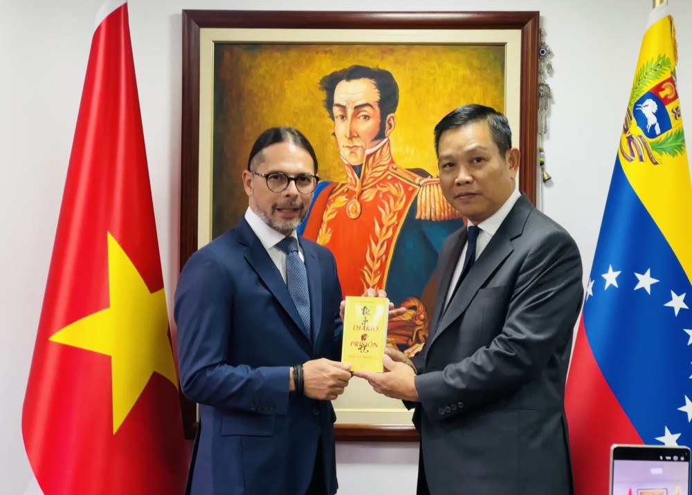 136 năm Ngày sinh Chủ tịch Hồ Chí Minh: Kim chỉ nam cho đường lối đối ngoại độc lập, tự chủ, hoà bình hợp tác và phát triển - Ảnh 3. 136 năm Ngày sinh Chủ tịch Hồ Chí Minh: Kim chỉ nam cho đường lối đối ngoại độc lập, tự chủ, hoà bình hợp tác và phát triển - Ảnh 3.