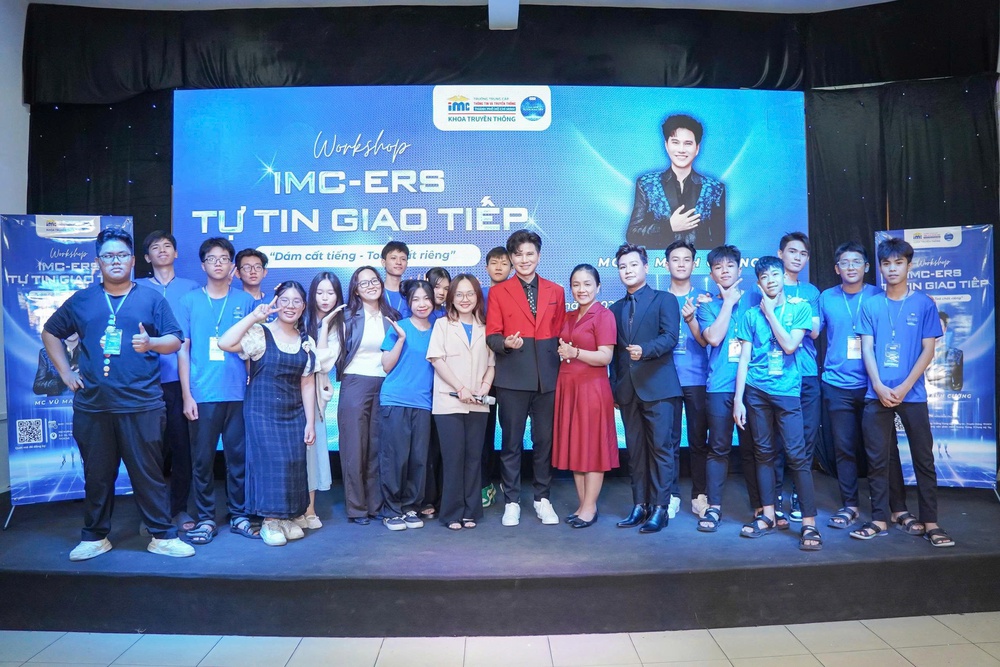Sức khoẻ chưa hồi phục, MC Vũ Mạnh Cường vẫn lên sân khấu hoàn thành vai trò diễn giả - Ảnh 4.