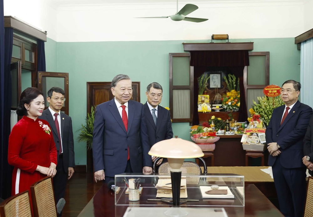 136 năm Ngày sinh Chủ tịch Hồ Chí Minh: Đảng ta đặc biệt coi trọng trách nhiệm nêu gương của cán bộ, đảng viên theo tư tưởng Hồ Chí Minh - Ảnh 4. 136 năm Ngày sinh Chủ tịch Hồ Chí Minh: Đảng ta đặc biệt coi trọng trách nhiệm nêu gương của cán bộ, đảng viên theo tư tưởng Hồ Chí Minh - Ảnh 4.