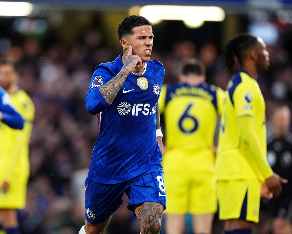Trong ngày Arsenal vô địch, Tottenham vẫn phải đua trụ hạng tới vòng cuối - Ảnh 1.