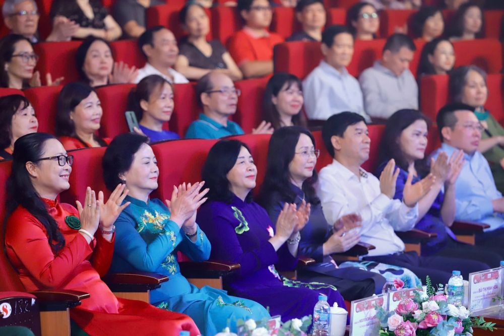 Chương trình nghệ thuật chính luận “Sáng mãi tên Người” - Ảnh 1.