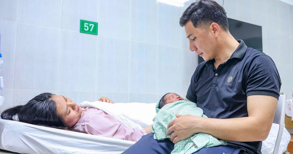 Từ 1/1/2027, phụ nữ sinh đủ 2 con trước 35 tuổi được hỗ trợ tối thiểu 2 triệu đồng - Ảnh 1. Từ 1/1/2027, phụ nữ sinh đủ 2 con trước 35 tuổi được hỗ trợ tối thiểu 2 triệu đồng - Ảnh 1.