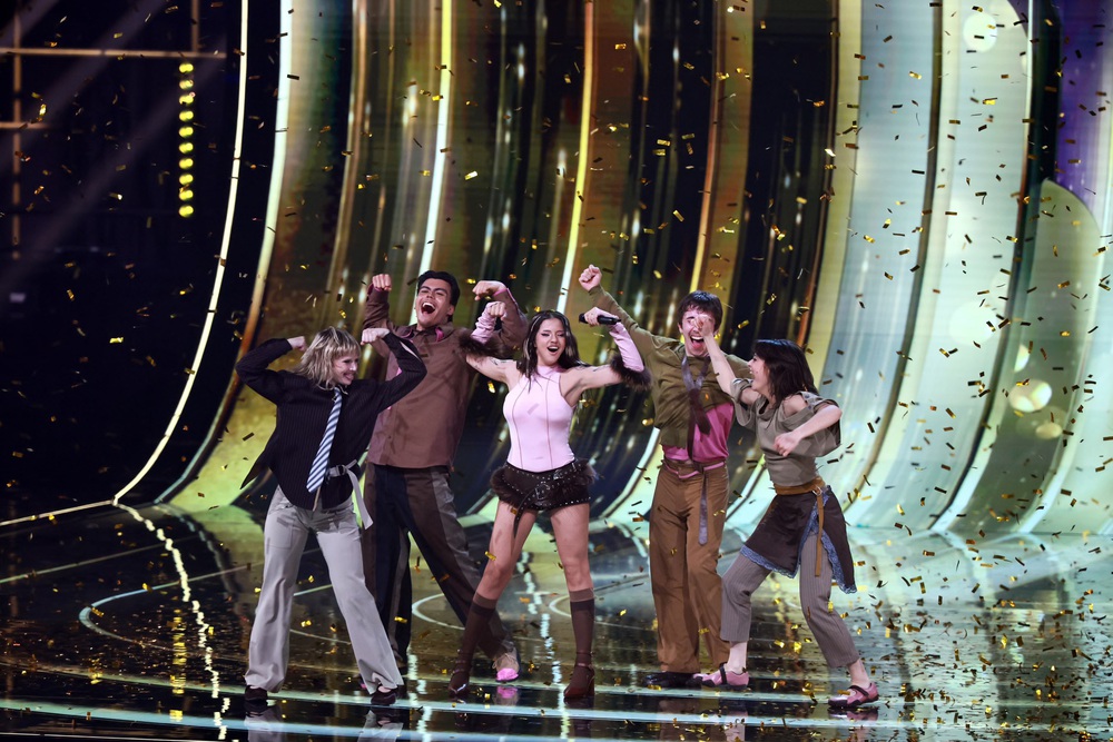 Ca sĩ Dara giành cúp Eurovision: Tôn vinh nghệ thuật dân gian Bulgaria - Ảnh 2. Ca sĩ Dara giành cúp Eurovision: Tôn vinh nghệ thuật dân gian Bulgaria - Ảnh 2.